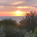 Cozy And Bright Summer House On Bornholm 펜션 알링에